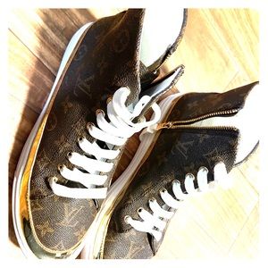 LV men’s size 10 side zip high tops